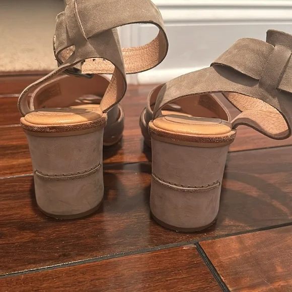 UGG Sandals - Taupe suede, ankle strap, block heel, size 8.5 - Picture 3 of 5
